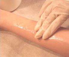 We apply soothing lotion ingredients
to tighten the skin pores.